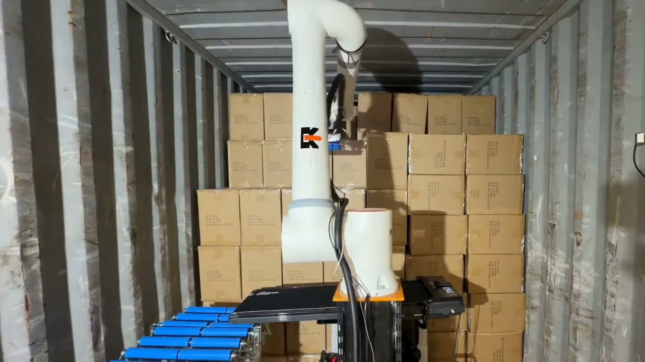 KRONA robotinė sistema iškrauna kartonines dėžes